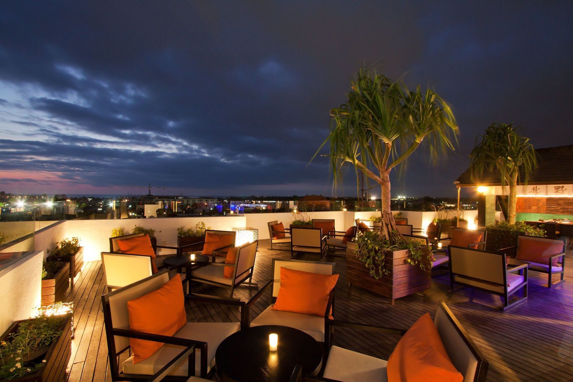 L Hotel Seminyak Ресторан фото